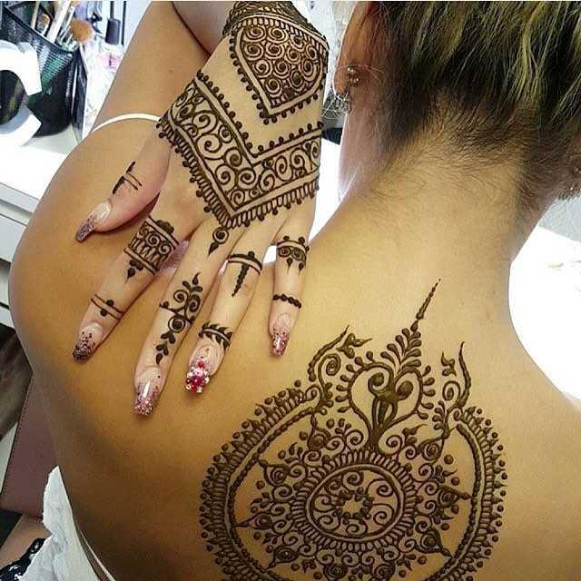 Tatuajes de henna espalda