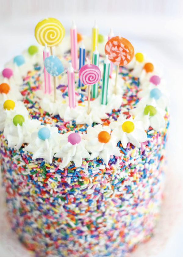 tortas-de-cumpleaños-con-glosinas-y-granas-de-colores