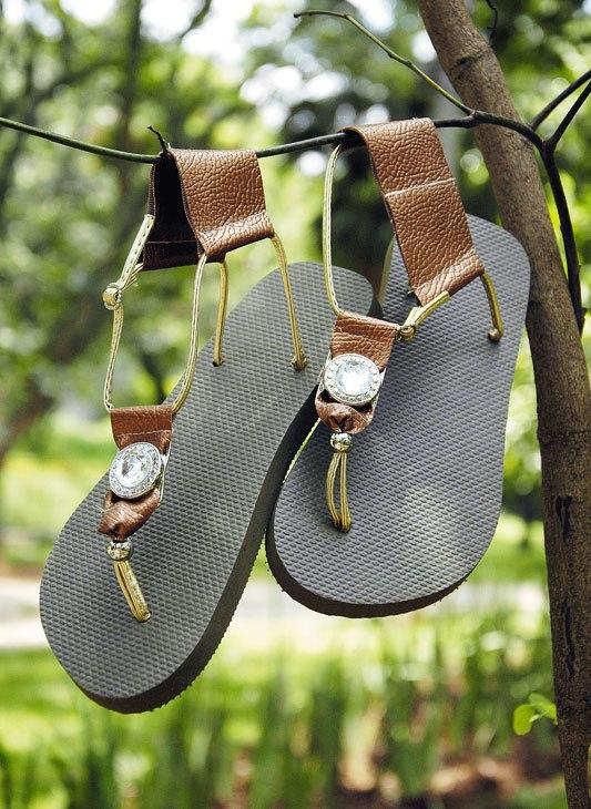 personalizar las chanclas con cuero