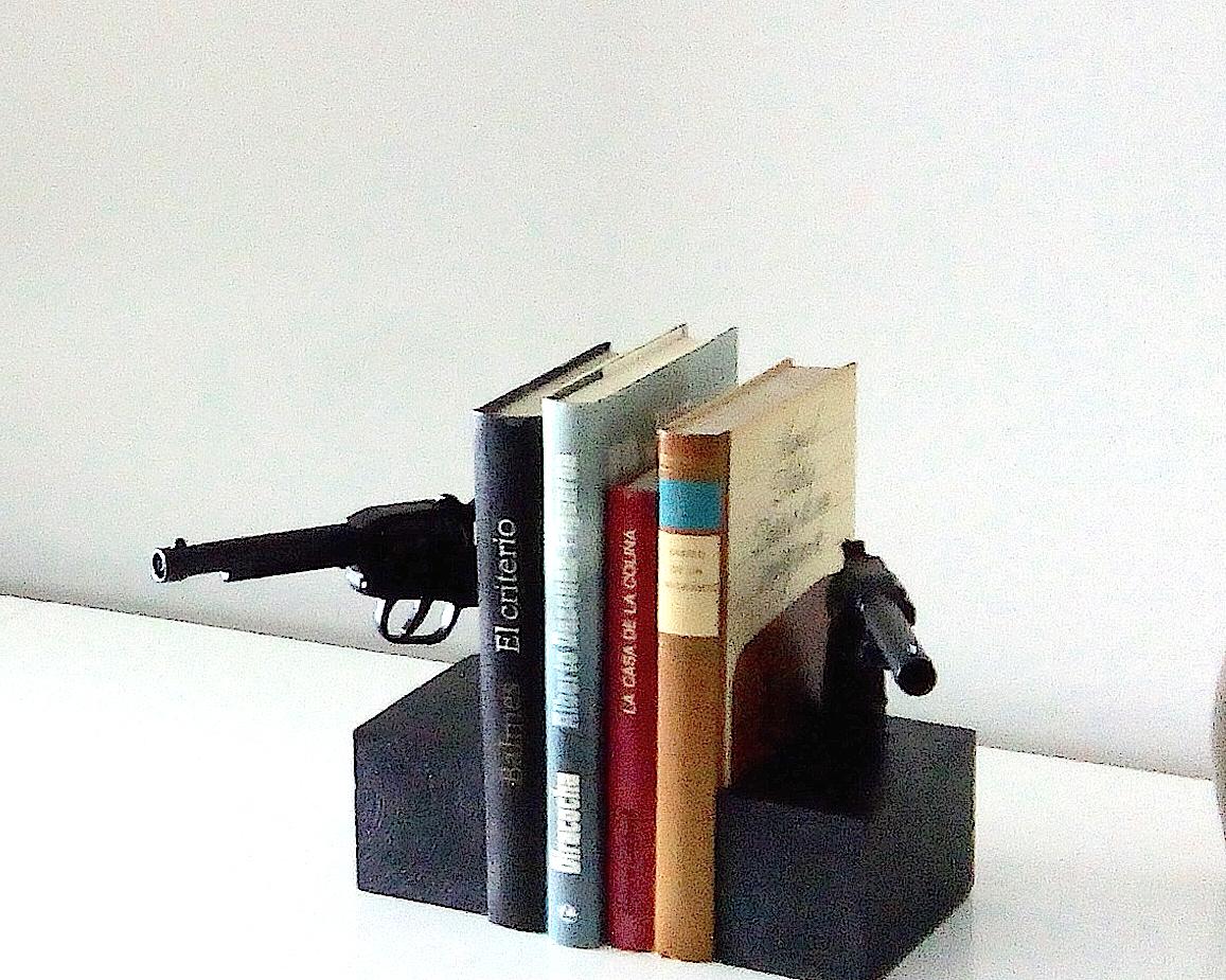 pistolitassujetalibros