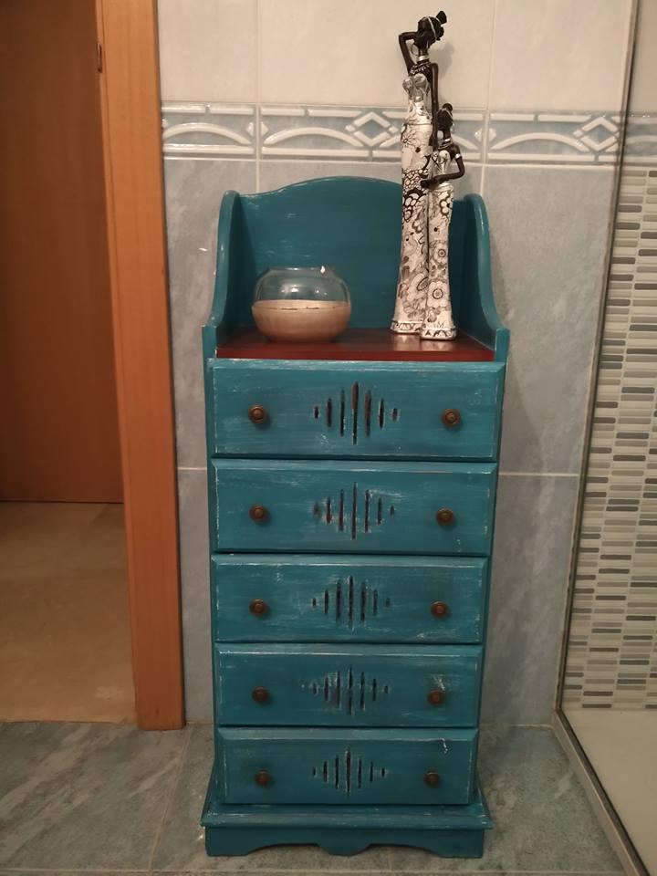 Mueble lavabo restaurado de frente
