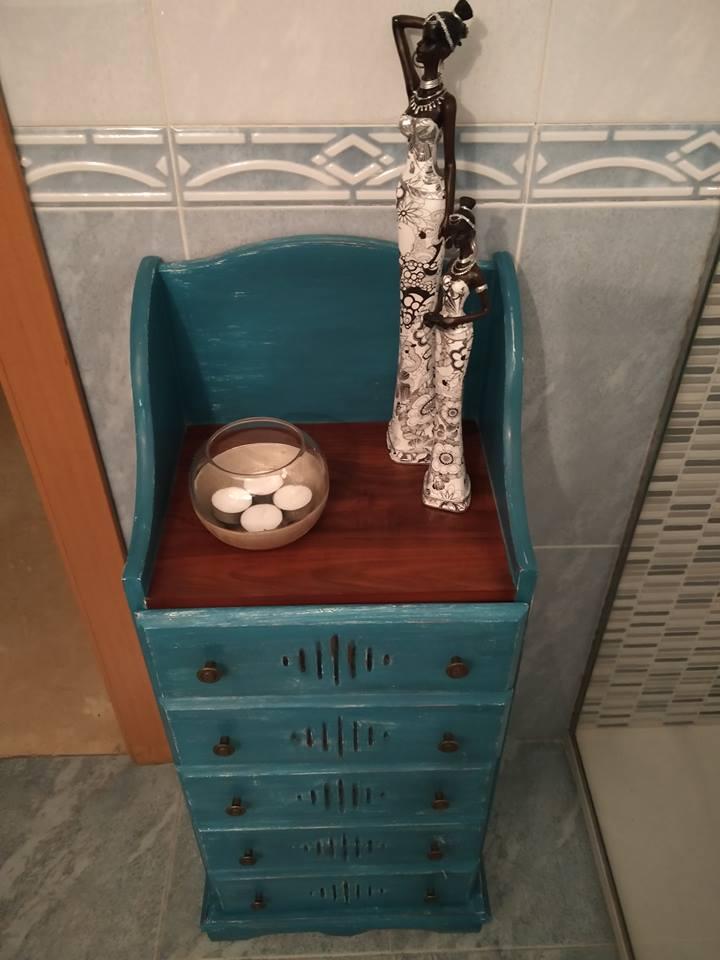Mueble lavabo restaurado de por encima