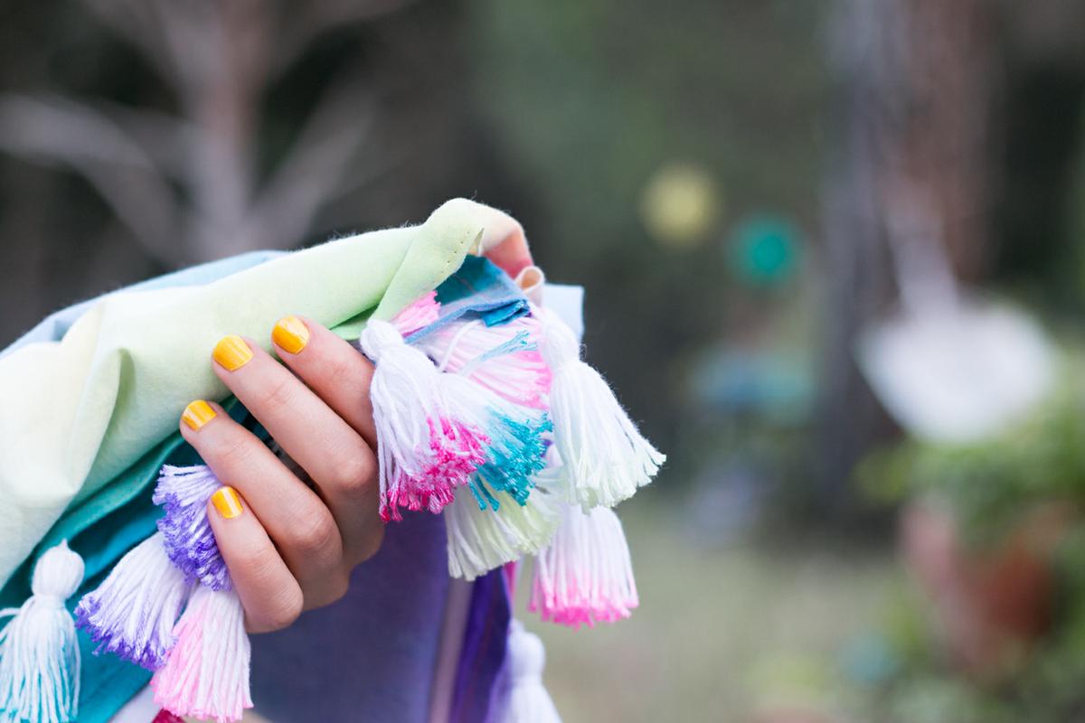 Como hacer efecto acuarela en tela, visto en "I am a Mess Blog"