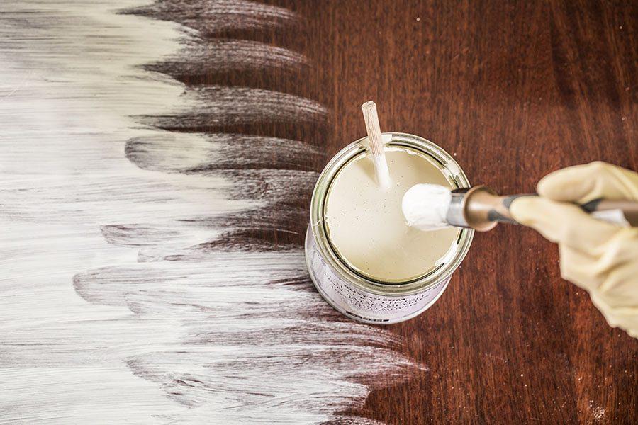 transformar una comoda pintura blanca