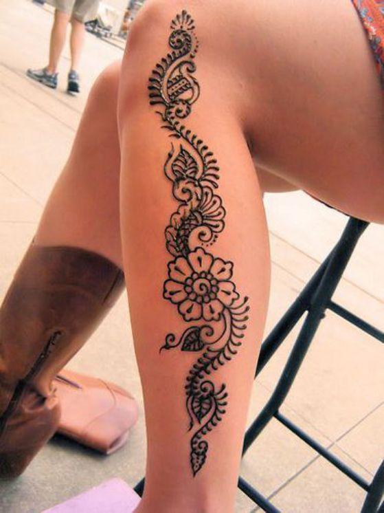 tatuaje de henna en las piernas
