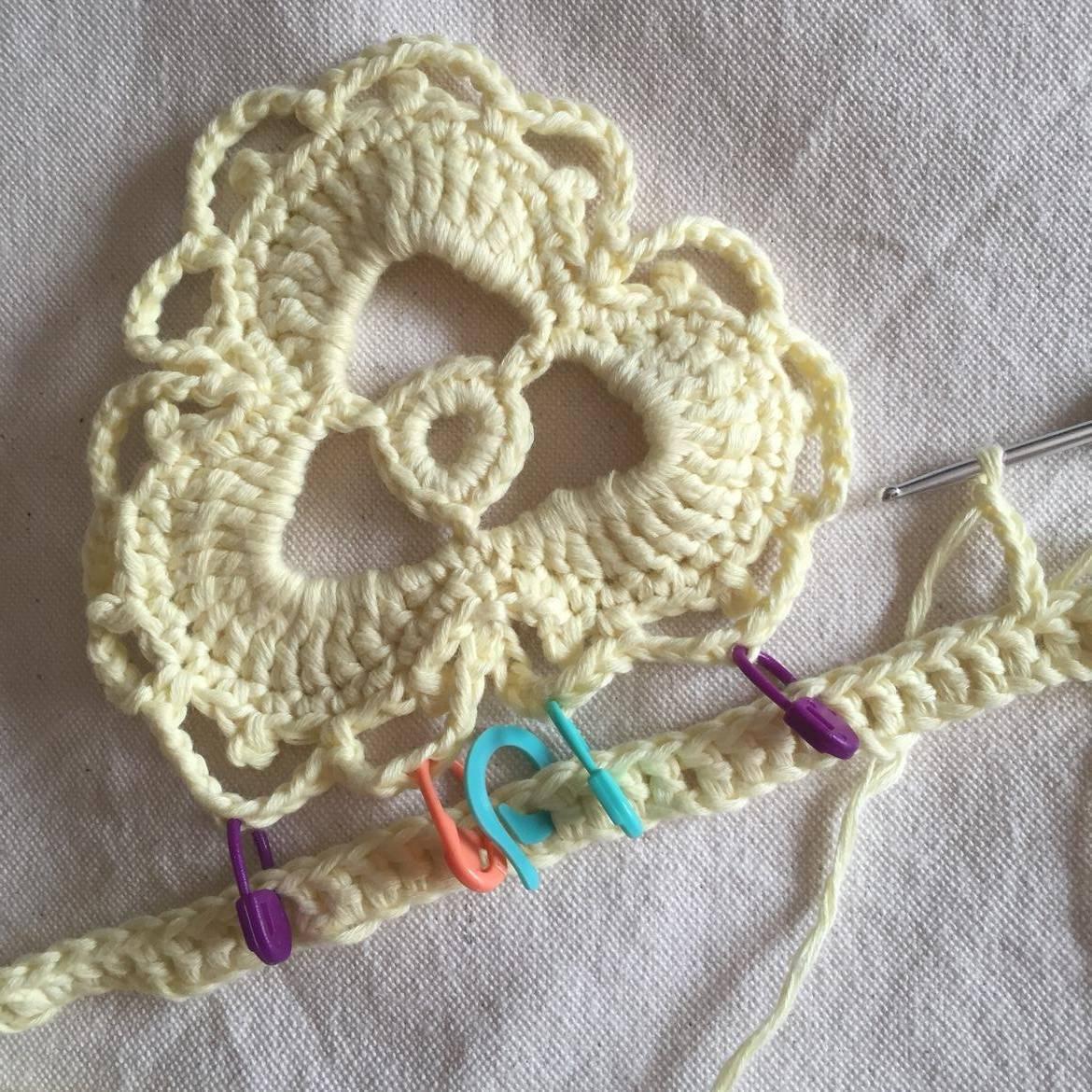 Subiendo las cadenetas top de ganchillo