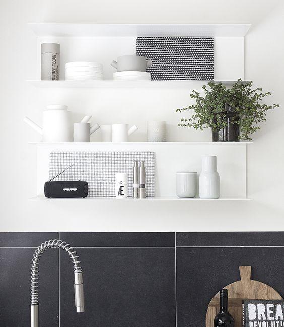 Decorar con el estante Botkyrka de Ikea: Funcional y con mucho diseño.