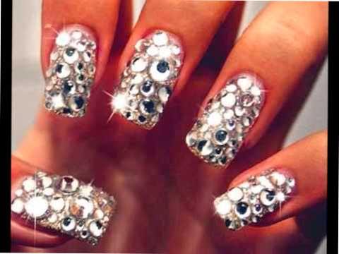 Diseño de uñas con brillantes