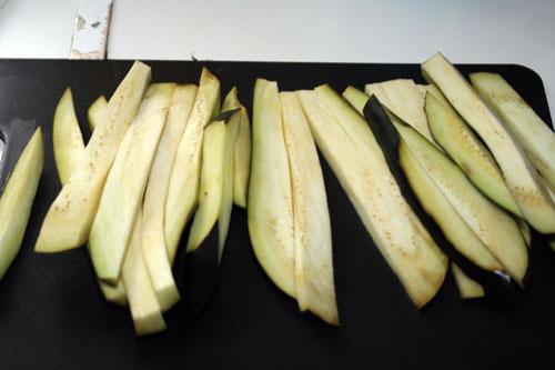 cortar-en-bastones-las-berenjenas