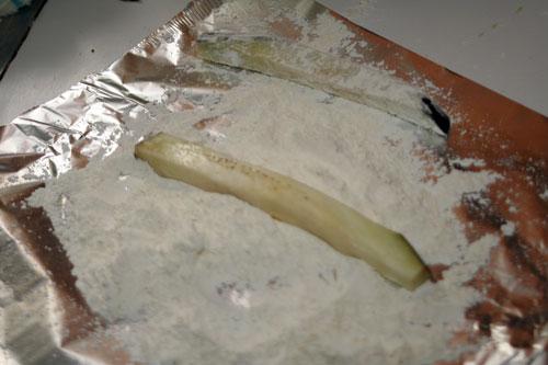 pasar-los-bastones-por-harina