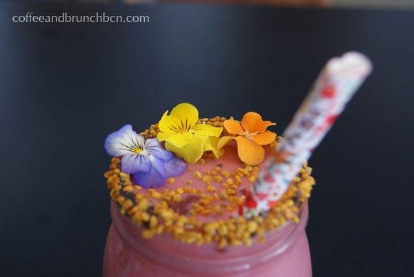 Brunch con smoothie en Trópico Barcelona