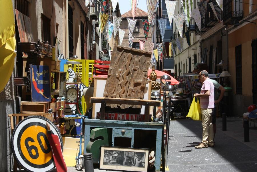 mercadillo-calle-barrio-de-las-letras-decoracción-2016
