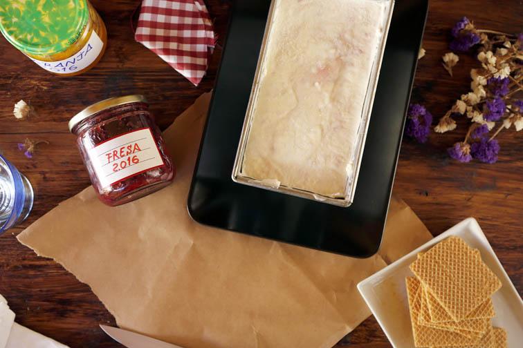 Helado de yogur y mermelada de fresa 12