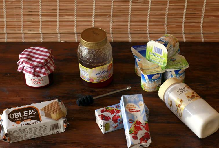 Helado de yogur y mermelada de fresa 1