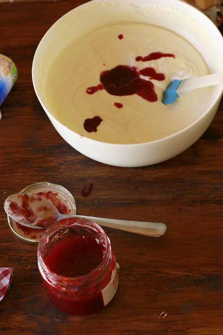 Helado de yogur y mermelada de fresa 7