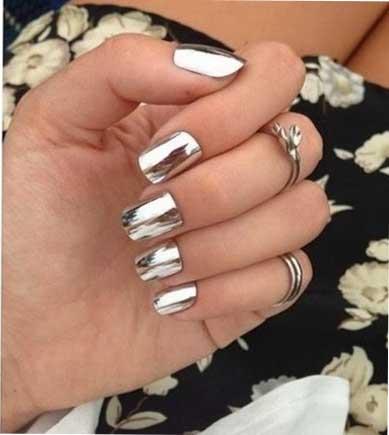 diseño de uñas pintadas metálicas