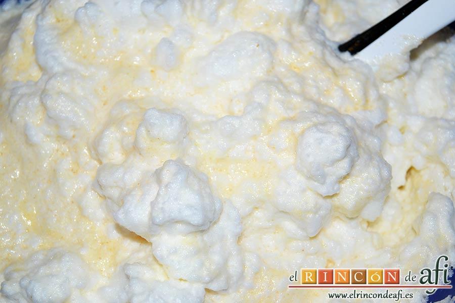 Brazo gitano con doble relleno, mezclar con movimientos envolventes