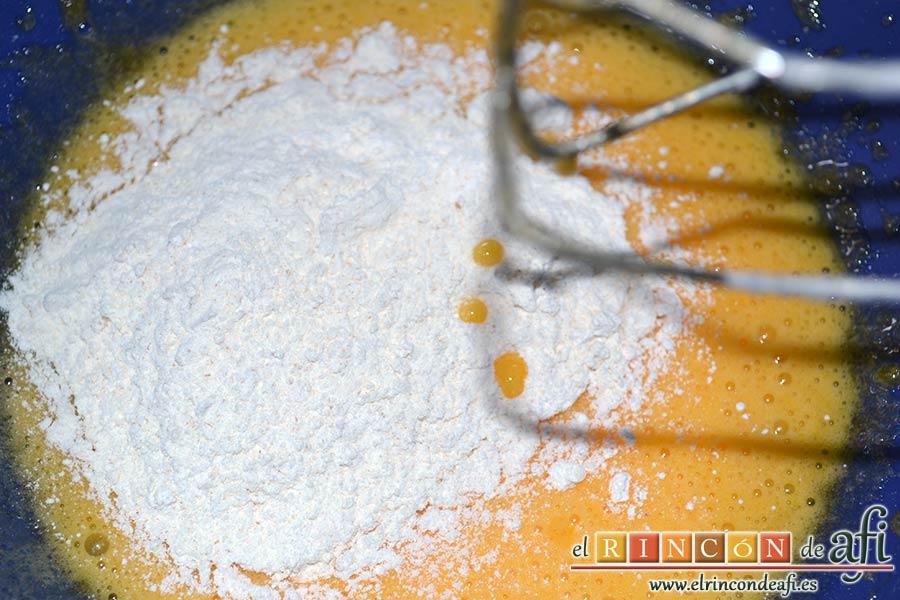 Brazo gitano con doble relleno, añadir la harina