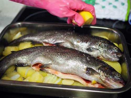 sazonar-con-un-poco-de-zumo-de-limón