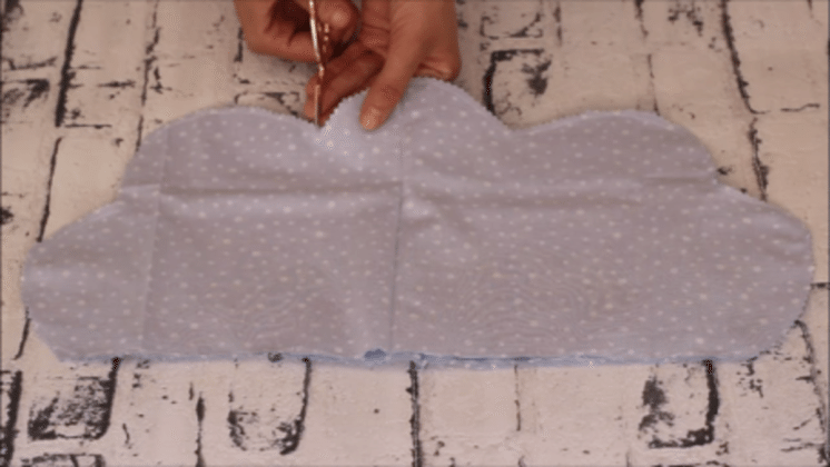 cojin de tela con forma de nube 4