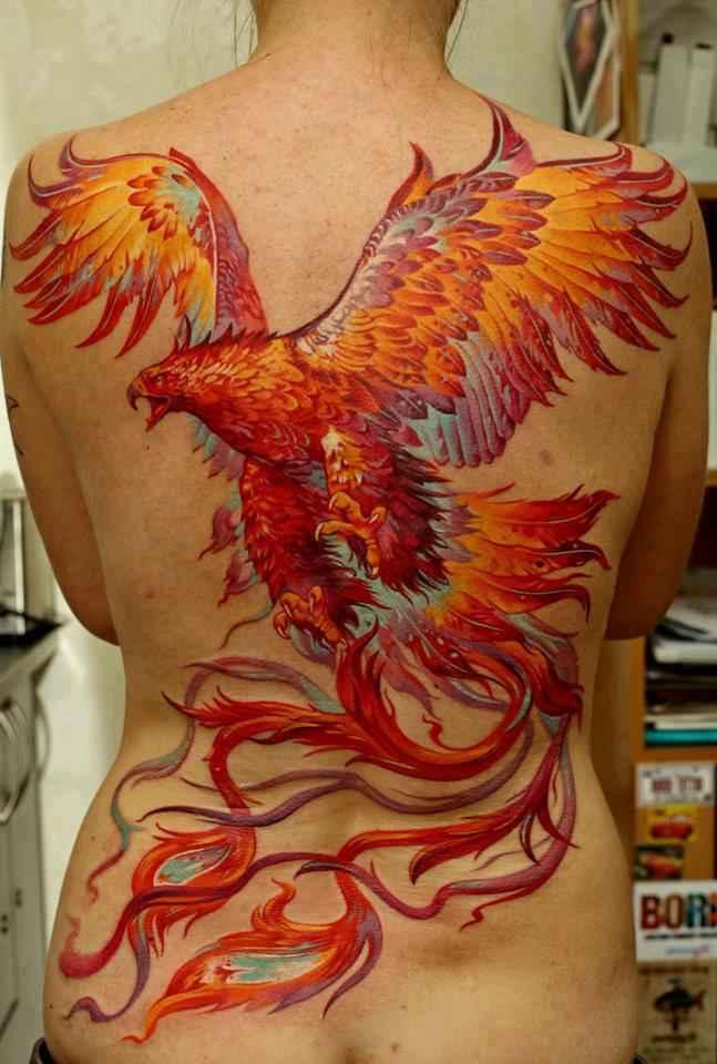 Tatuajes de ave fenix con fuego