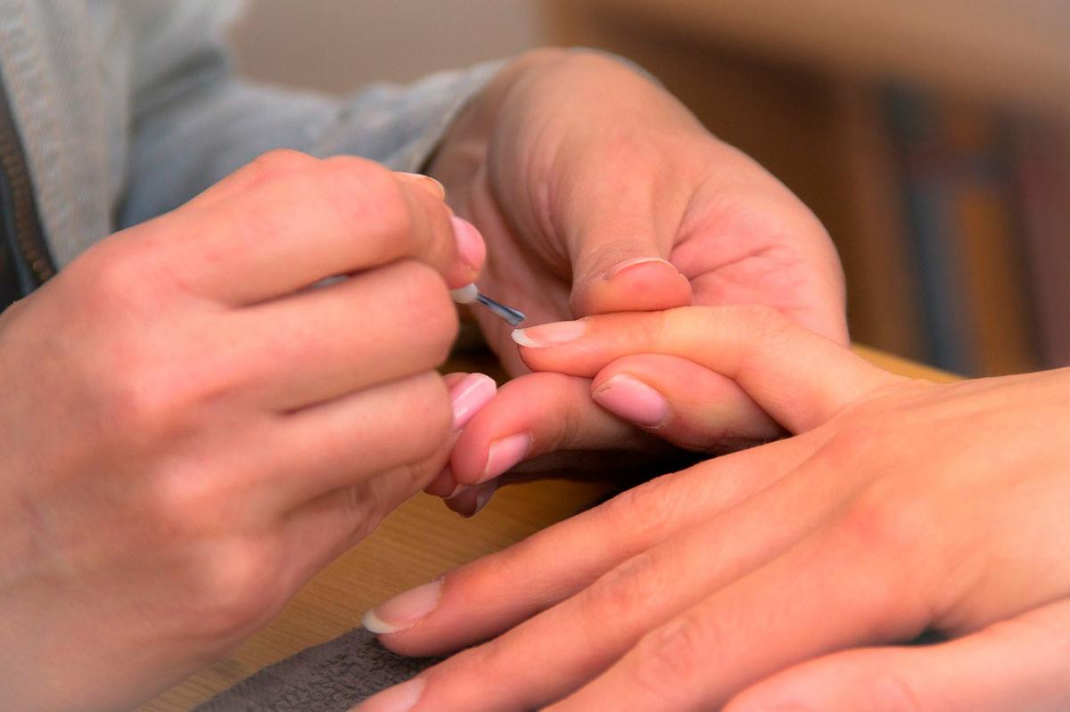 Como-evitar-que-se-rompan-las-unas