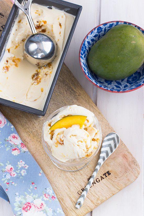 Helado de vainilla y mango