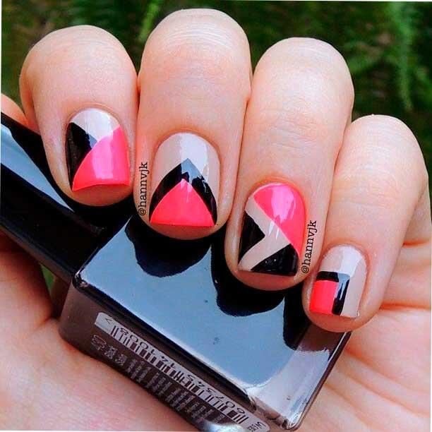 Uñas con diseños triangulares