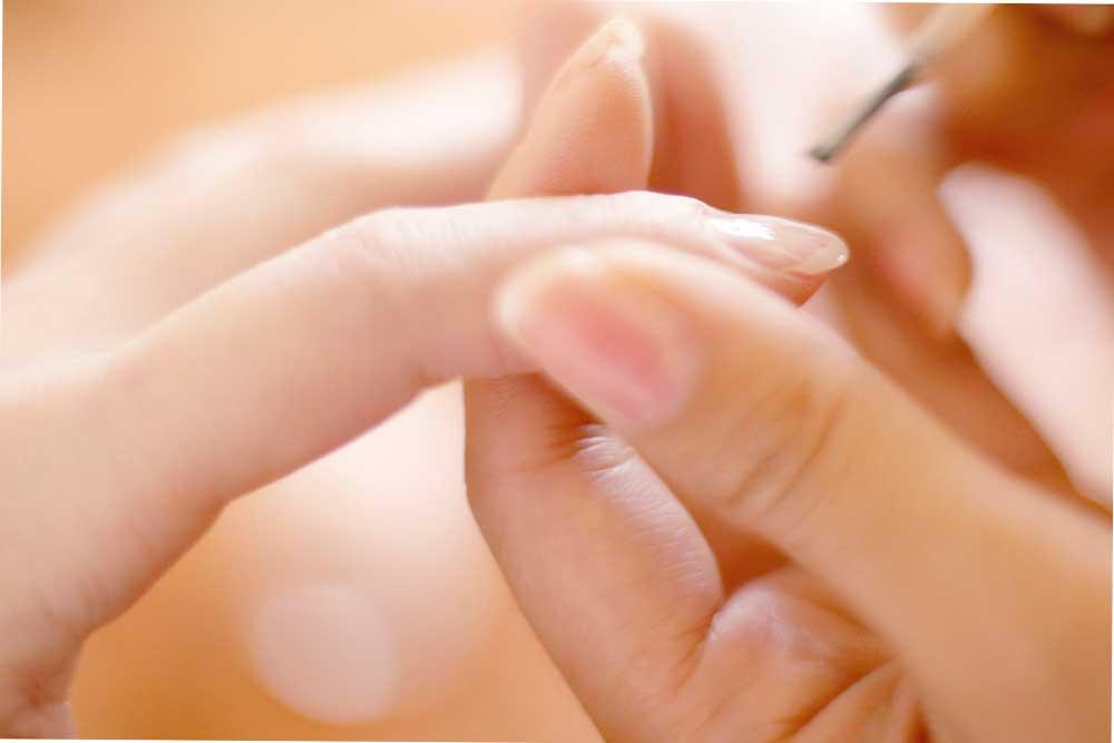 Uñas con manchas blancas soluciones