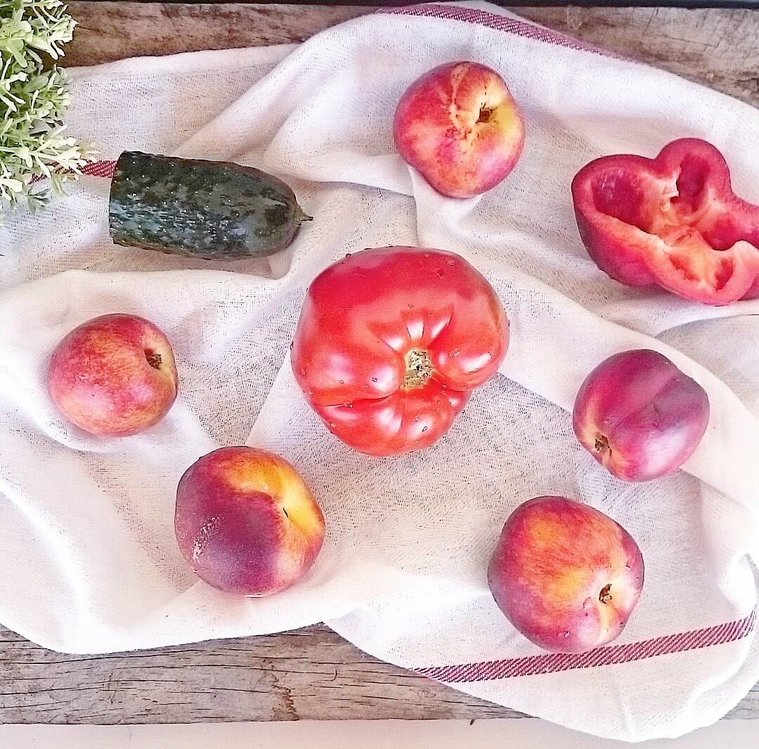 Ingredientes del gazpacho crudivegano de nectarinas