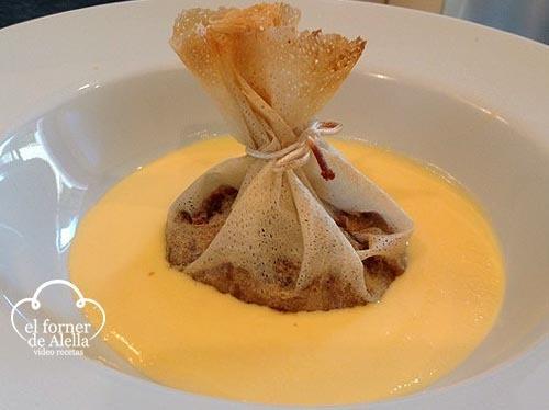 Pasta brick rellena de platano y avellanas