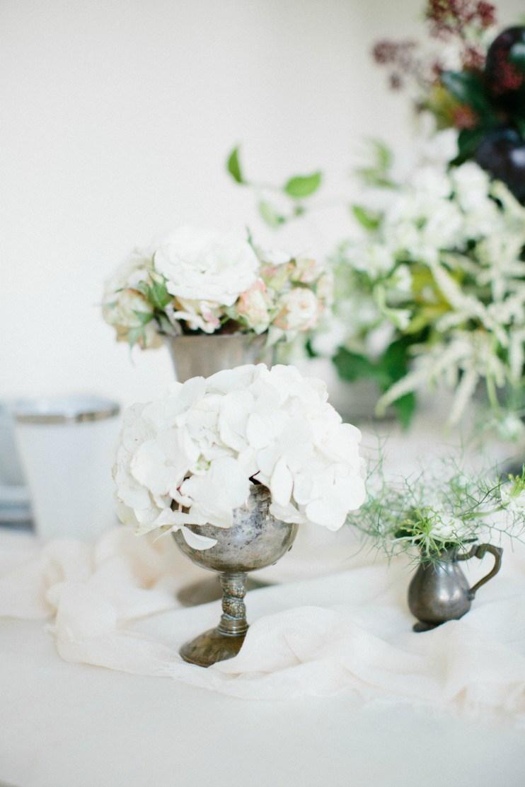 Decorando una mesa con frutas y flores en All Lovely Party