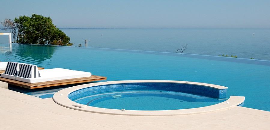 Diseño piscina con jacuzzi