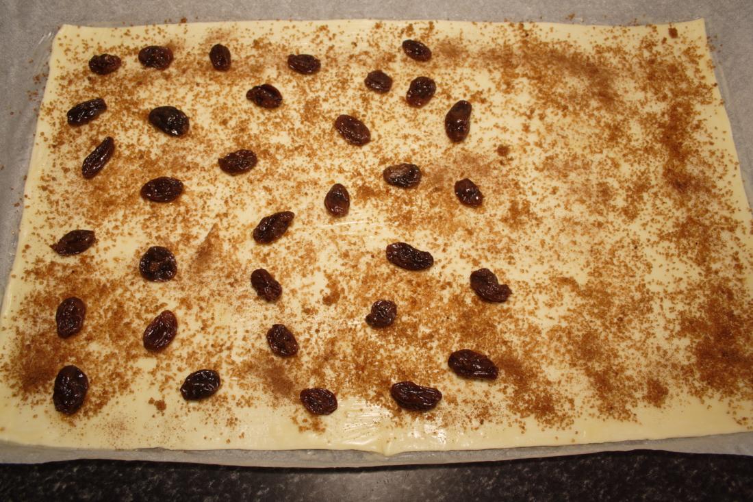 CARACOLAS DE HOJALDRE CON PASAS 5