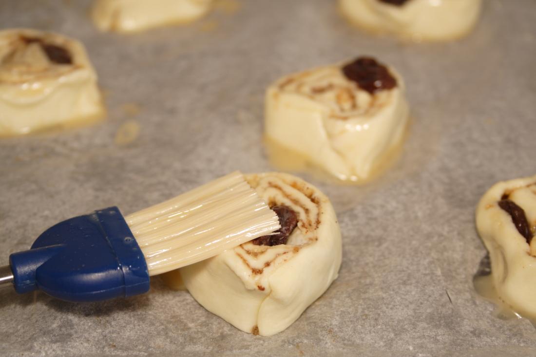 CARACOLAS DE HOJALDRE CON PASAS 8