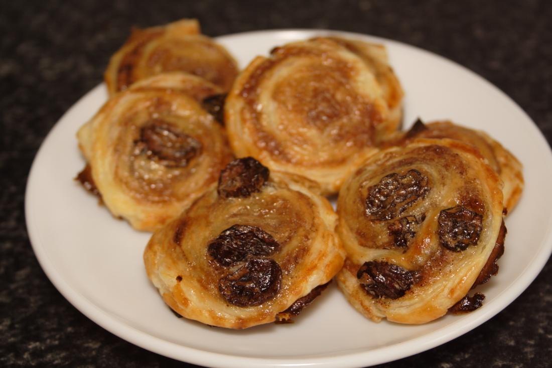 CARACOLAS DE HOJALDRE CON PASAS 9