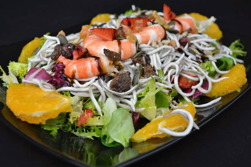 ensalada-templada-de-angulas sucedáneas-y-langostinos.JPG
