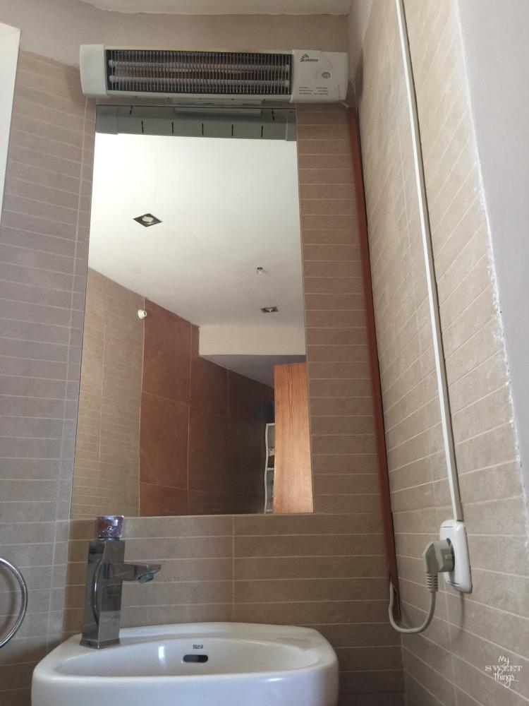 Ugly small bathroom waiting for some work on it