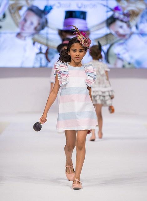 27272763994_736943074e_z