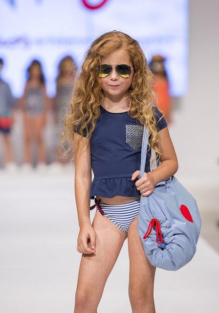 27272762624_ea6eb1cca2_z