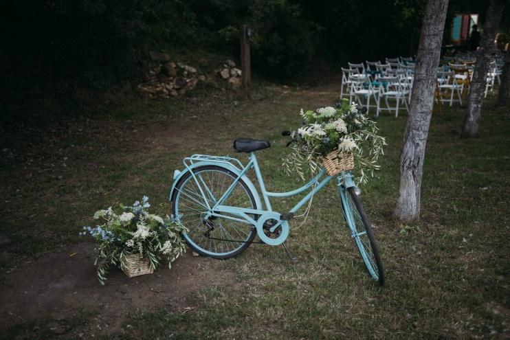 Una boda rústica amarillo azul en All Lovely Party