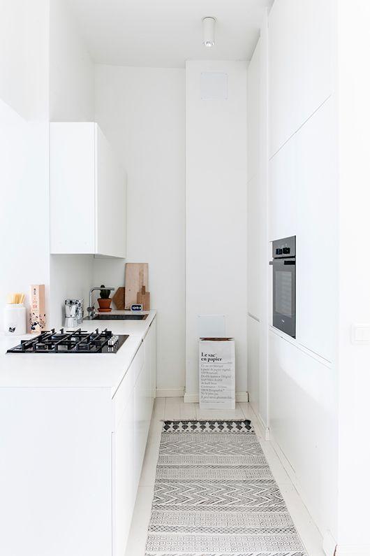 propuestas_para_distribuir_una_cocina_inspiración_cocina_dos_frentes_muebles_blancos