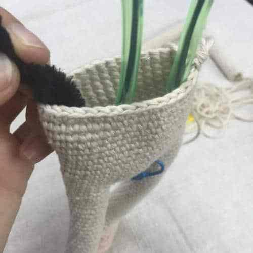 Amigurumi crochet Poner limpia pipas piernas