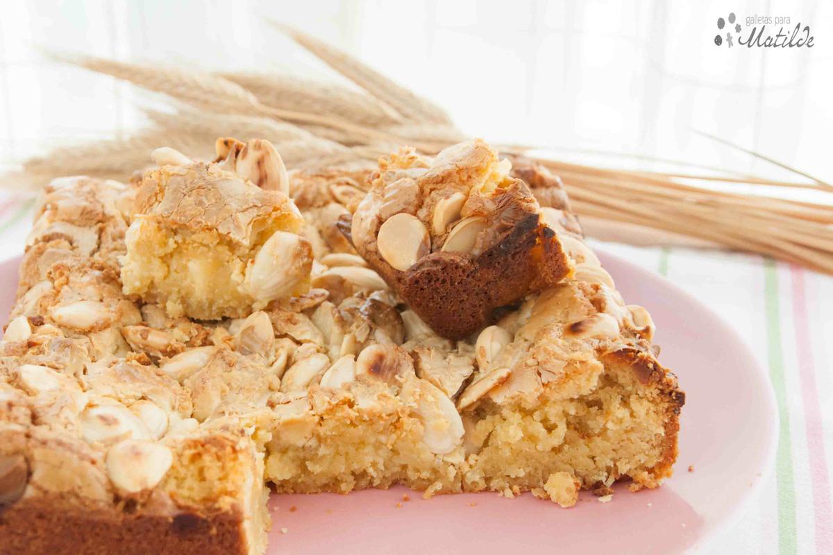 Blondie de chocolate blanco y almendras