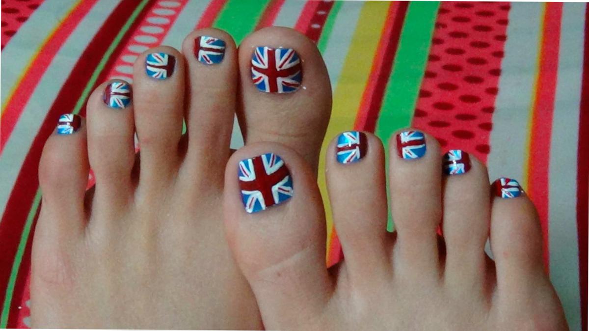 Pedicura con banderas