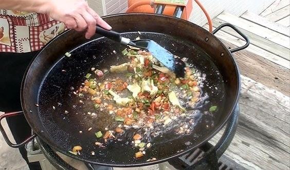 Acabamos de sofreír con el resto de verduras