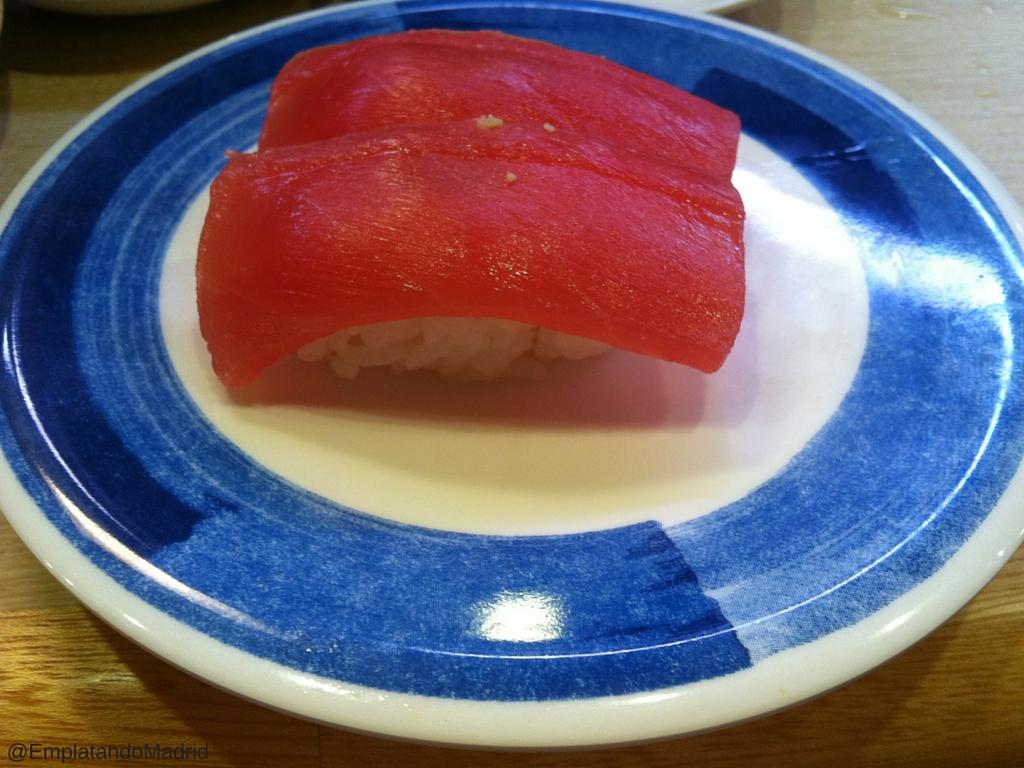 Perfecta pieza de Sushi Nigiri de Maguro (Atún)