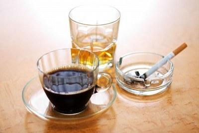 Café, tabaco, alcohol. Ardor de estómago