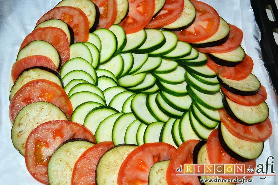 Tarta de verduras, disponer el calabacín