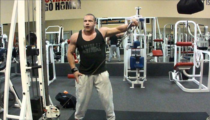 3 Formas de poner tus hombros modo crecimiento